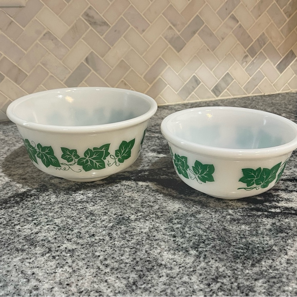 Hazel Atlas 6 and 7 inch Green Ivy Mixing bowls